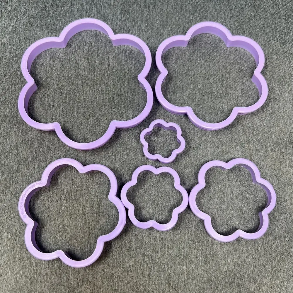 Wilton Flower Cookie Cutter Set 6 Pc Nesting Purple Plastic Graduated Sizes